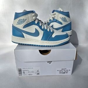 WMNS AIR Jordan 1 MID SIZE 5
